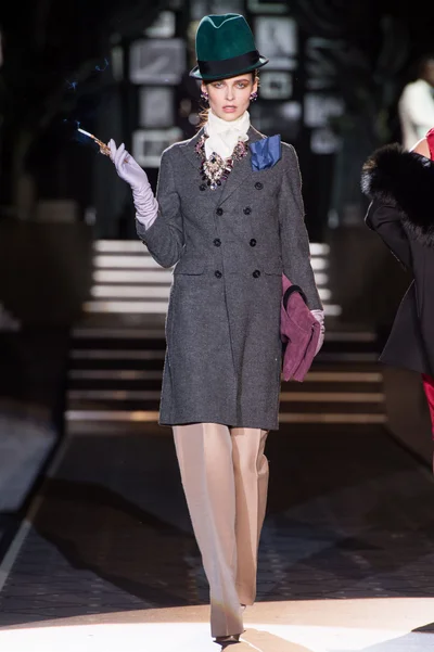 Look 10